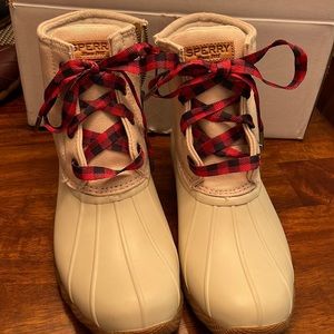 Brand new never worn Womens size 10 Sperry duck boot